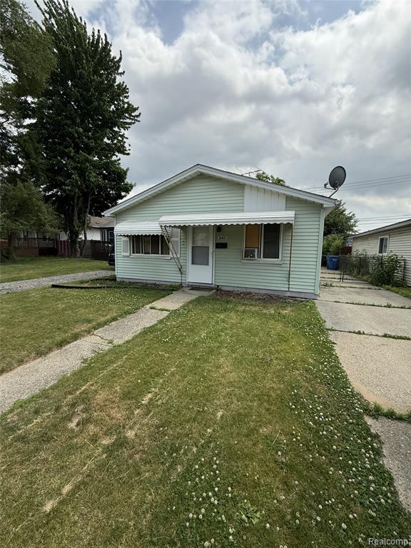 8412 Stephens Warren, MI 48089 - Photo 2 of 17
