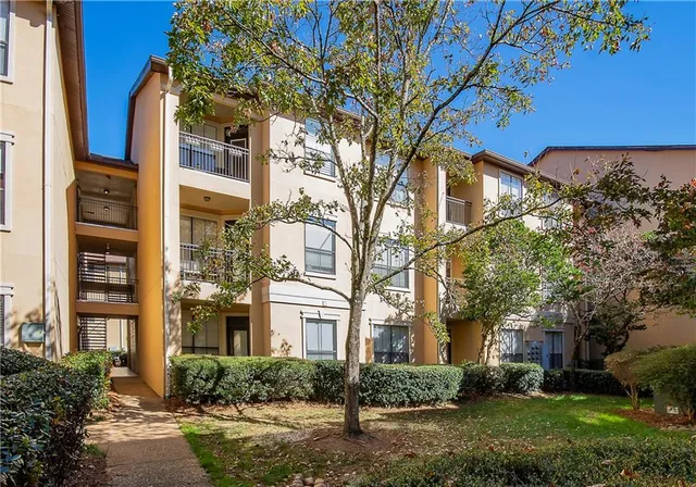 $240,000 | 3777 Peachtree Road Northeast, Unit 1416, Atlanta, GA 30319