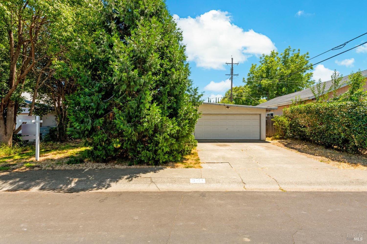 341 Grape Street Vacaville, CA 95688 - Photo 2 of 40