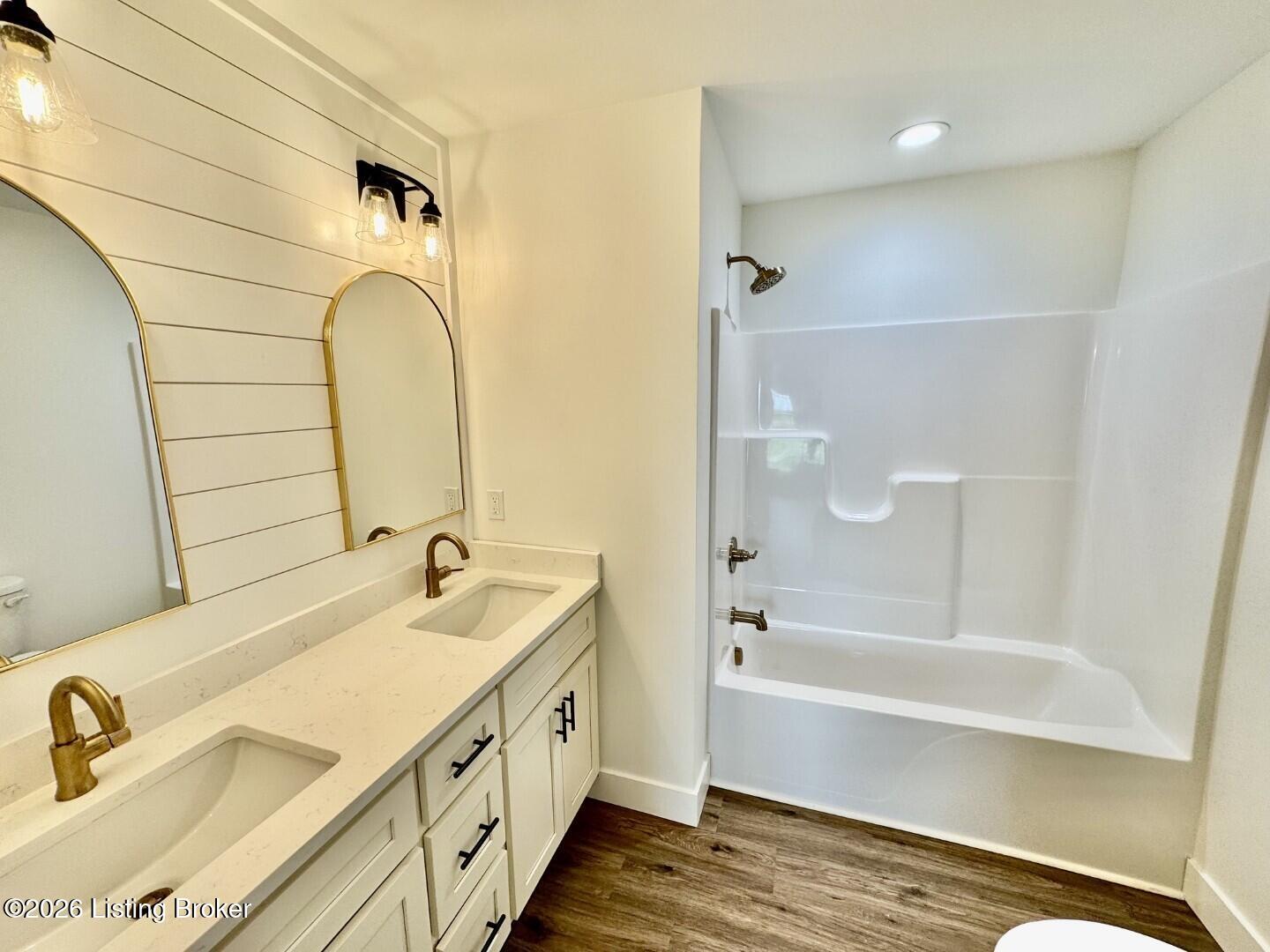 76 Mattingly Lane Springfield, KY 40069 - Photo 14 of 25 013_Primary Bedroom Bathroom