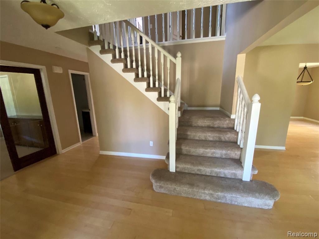 515 Plum Ridge Drive Rochester Hills, MI 48309 - Photo 5 of 46