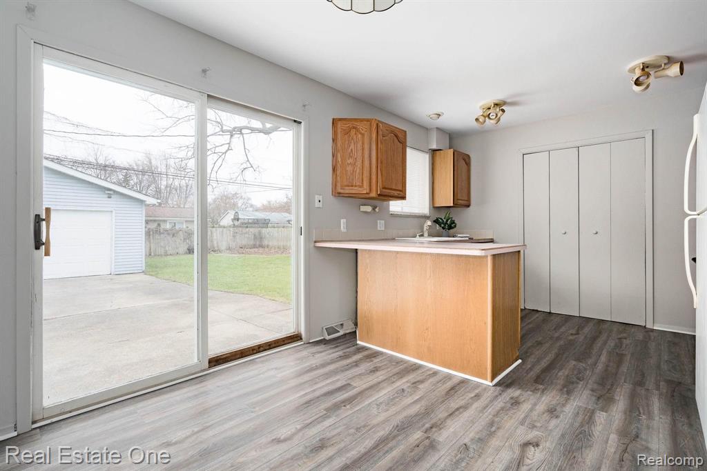 2745 Emmons Avenue Rochester Hills, MI 48307 - Photo 13 of 25
