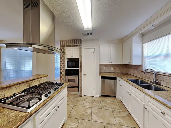 $1,820 | 19607 Lake Hollow Lane, Houston, TX 77084