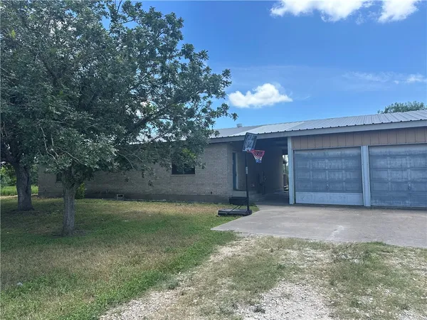 $270,000 | 15201 County Road 28, Sinton, TX 78387