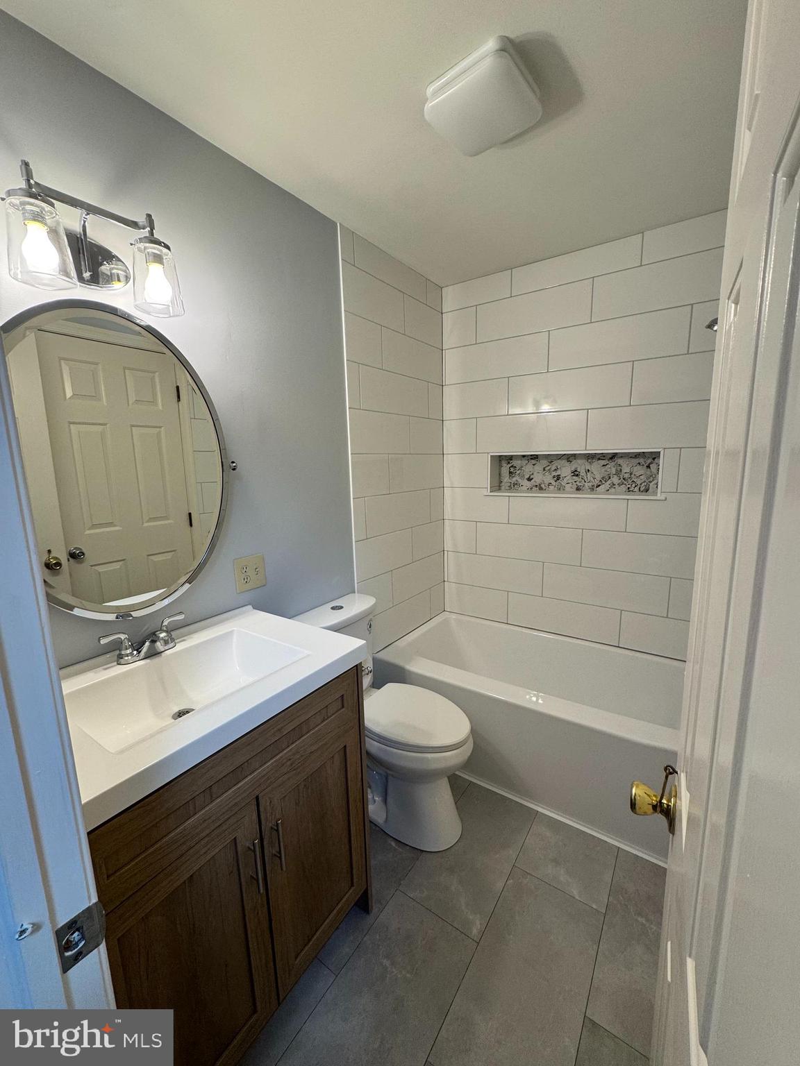 1514 Ravena Street, Unit Q Bethlehem, PA 18015 - Photo 14 of 22 Renovated, Bath,Tiled Shower, Floor, New Vanity