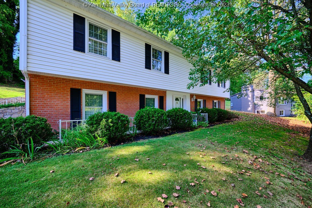 1709 Smith Road Charleston, WV 25314 - Photo 2 of 33 Gallery Image 2