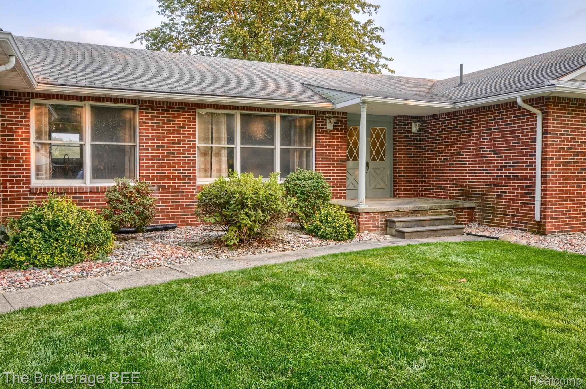11141 Linden Road Linden, MI 48451 - Photo 3 of 19 sd3_0846-hdr(5).jpg