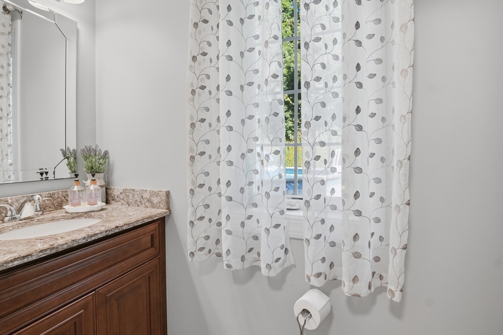 176 Southold Road Auburn, MA 01501 - Photo 14 of 36 Gallery Image 14