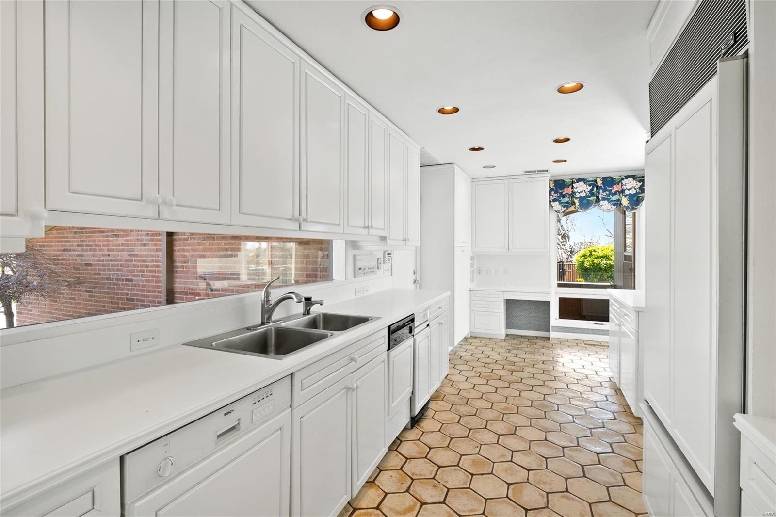 11622 Ladue Road Creve Coeur, MO 63141 - Photo 15 of 32 Gallery Image 15