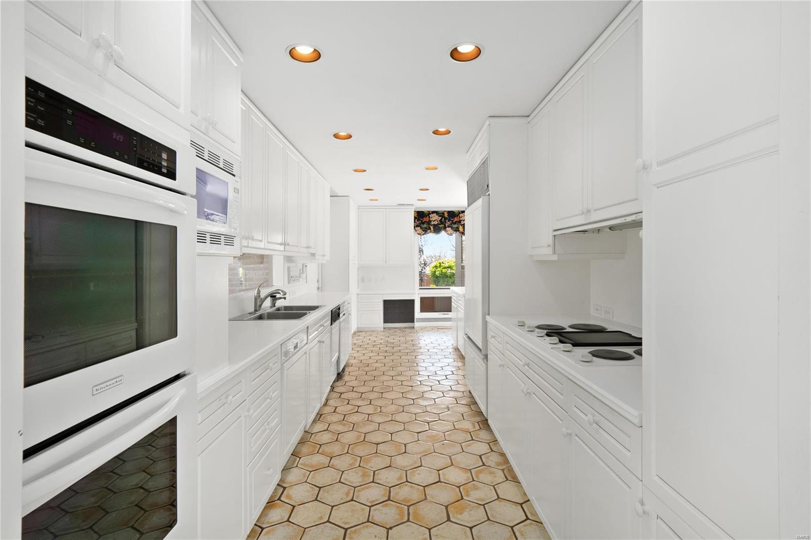 11622 Ladue Road Creve Coeur, MO 63141 - Photo 16 of 32 Gallery Image 16