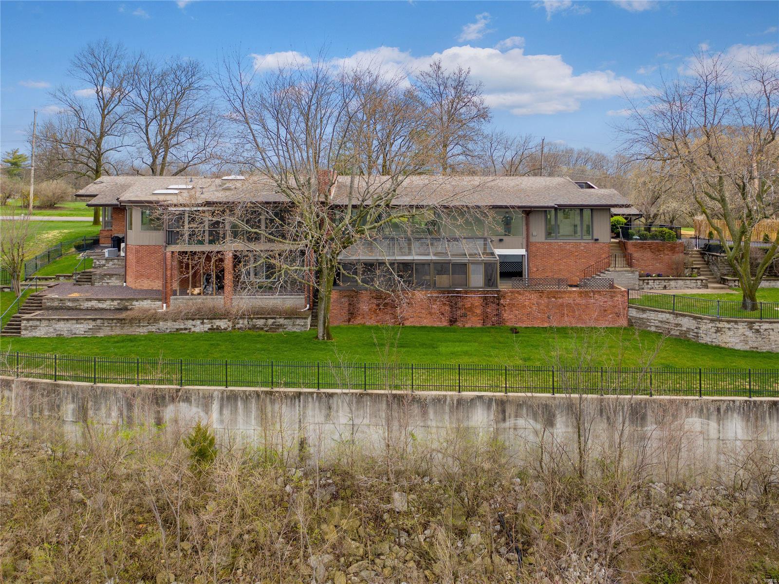 11622 Ladue Road Creve Coeur, MO 63141 - Photo 3 of 32 Gallery Image 3