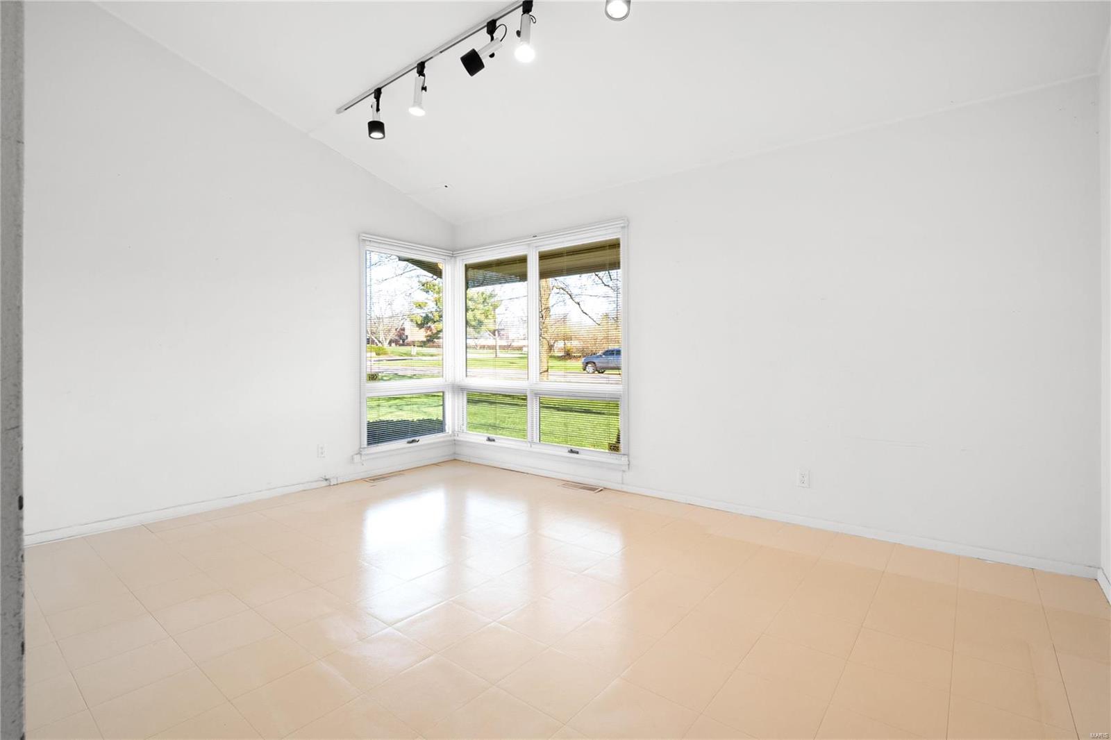 11622 Ladue Road Creve Coeur, MO 63141 - Photo 26 of 32 Gallery Image 26