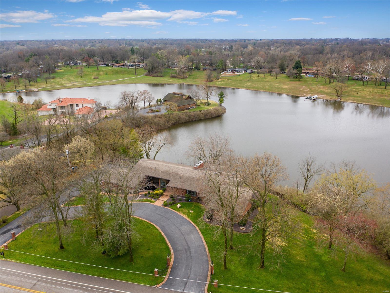 11622 Ladue Road Creve Coeur, MO 63141 - Photo 4 of 32 Gallery Image 4