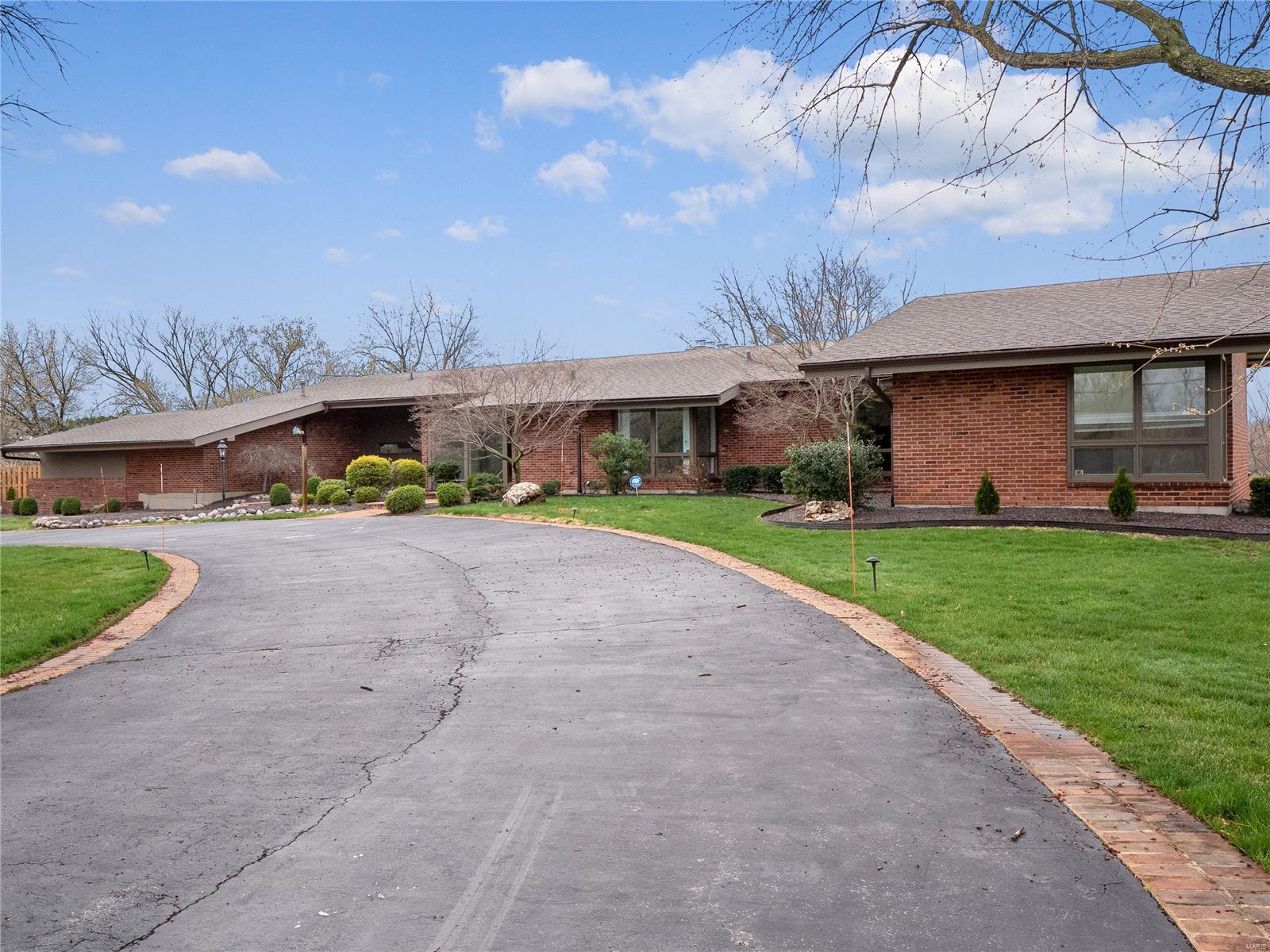 11622 Ladue Road Creve Coeur, MO 63141 - Photo 5 of 32 Gallery Image 5