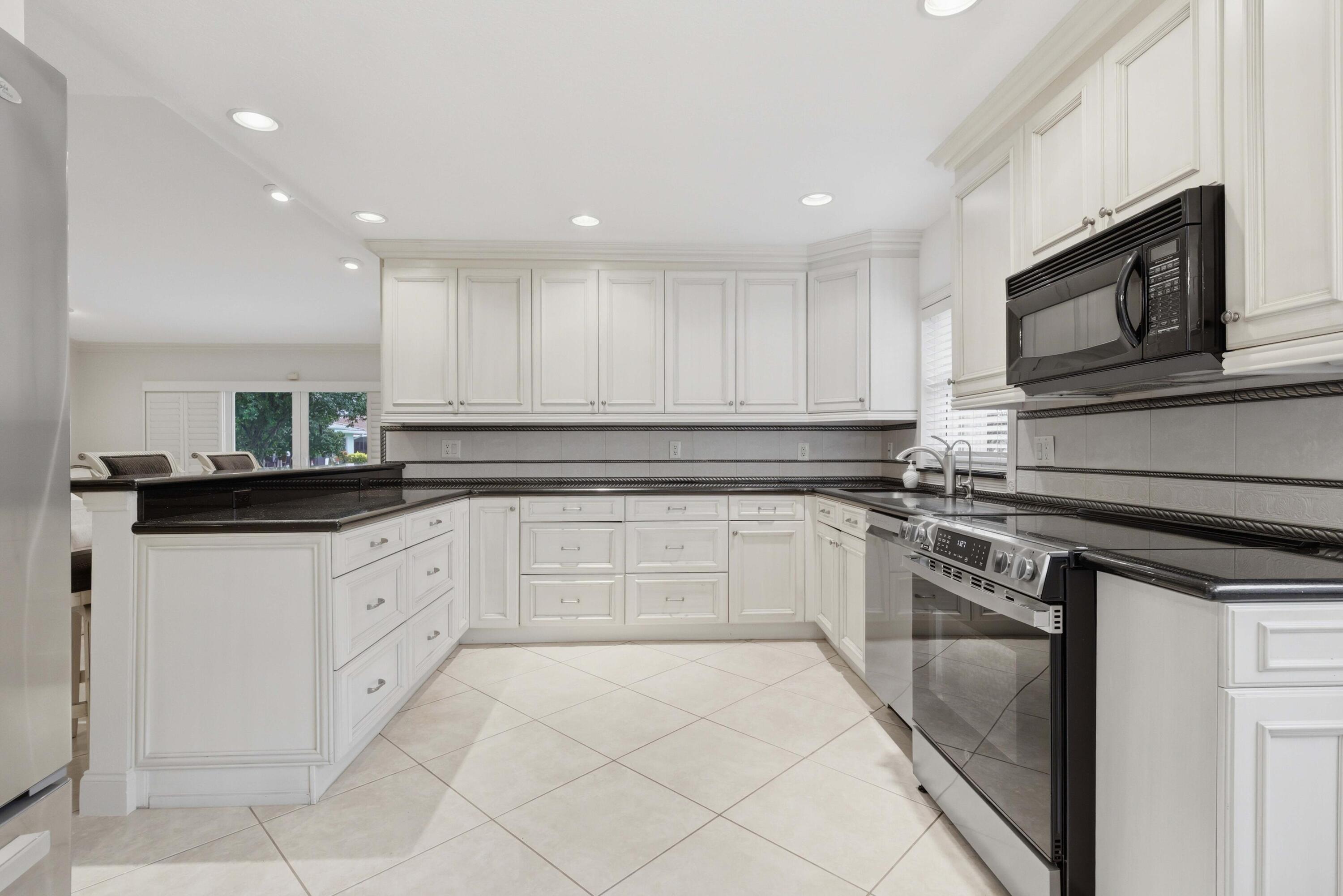 22041 Colony Drive Boca Raton, FL 33433 - Photo 11 of 35 11_beyc6ab1a7cf5e58c