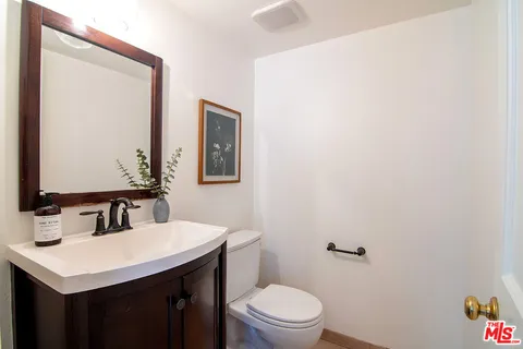 $1,099,000 | 1639 Selby Avenue, Unit B, Los Angeles, CA 90024