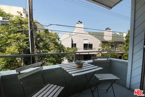 $1,099,000 | 1639 Selby Avenue, Unit B, Los Angeles, CA 90024