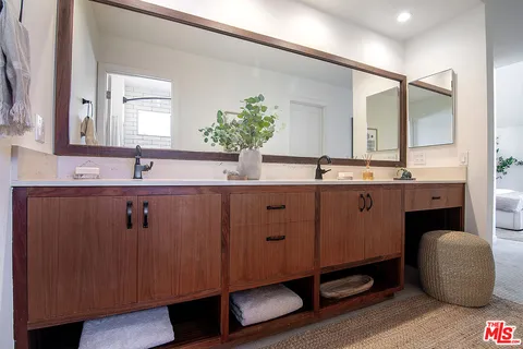 $1,099,000 | 1639 Selby Avenue, Unit B, Los Angeles, CA 90024