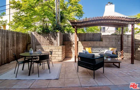 $1,099,000 | 1639 Selby Avenue, Unit B, Los Angeles, CA 90024
