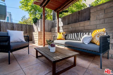 $1,099,000 | 1639 Selby Avenue, Unit B, Los Angeles, CA 90024