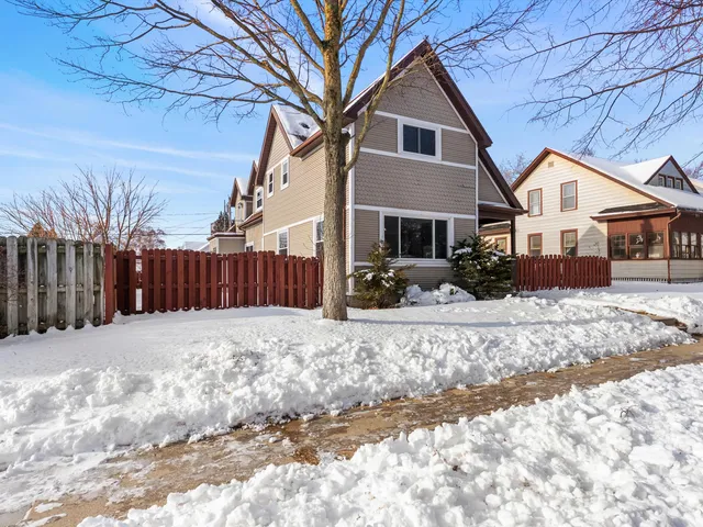 $232,850 | 2418 South 7th Street, Sheboygan, WI 53081