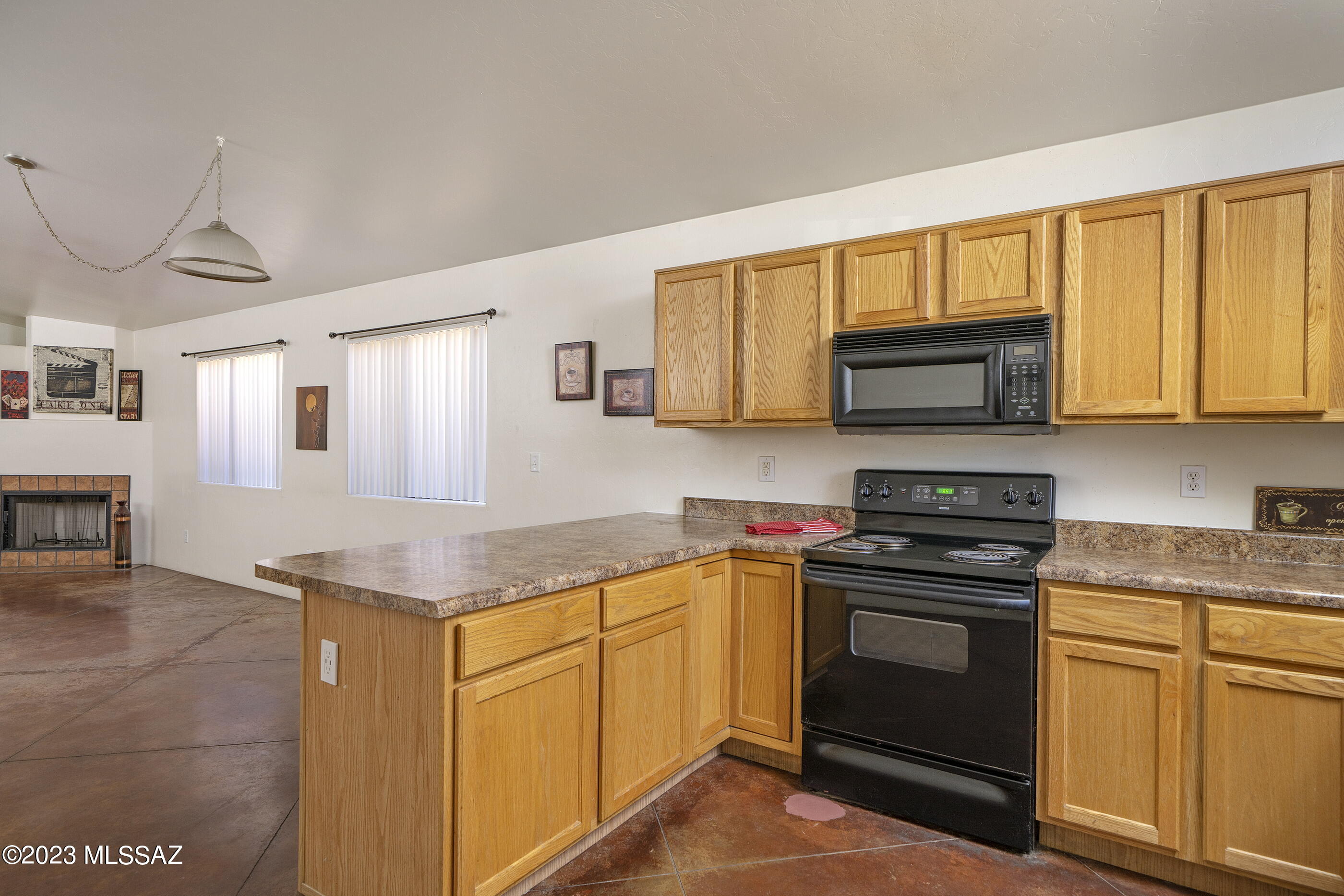 420 East Geronimo Bluff Loop Tucson, AZ 85705 - Photo 2 of 19