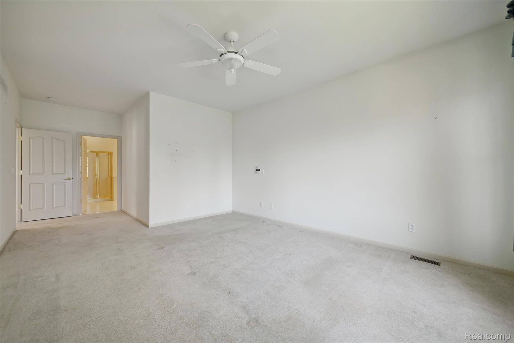 1831 Dunham Drive Rochester, MI 48306 - Photo 20 of 47 Primary Bedroom