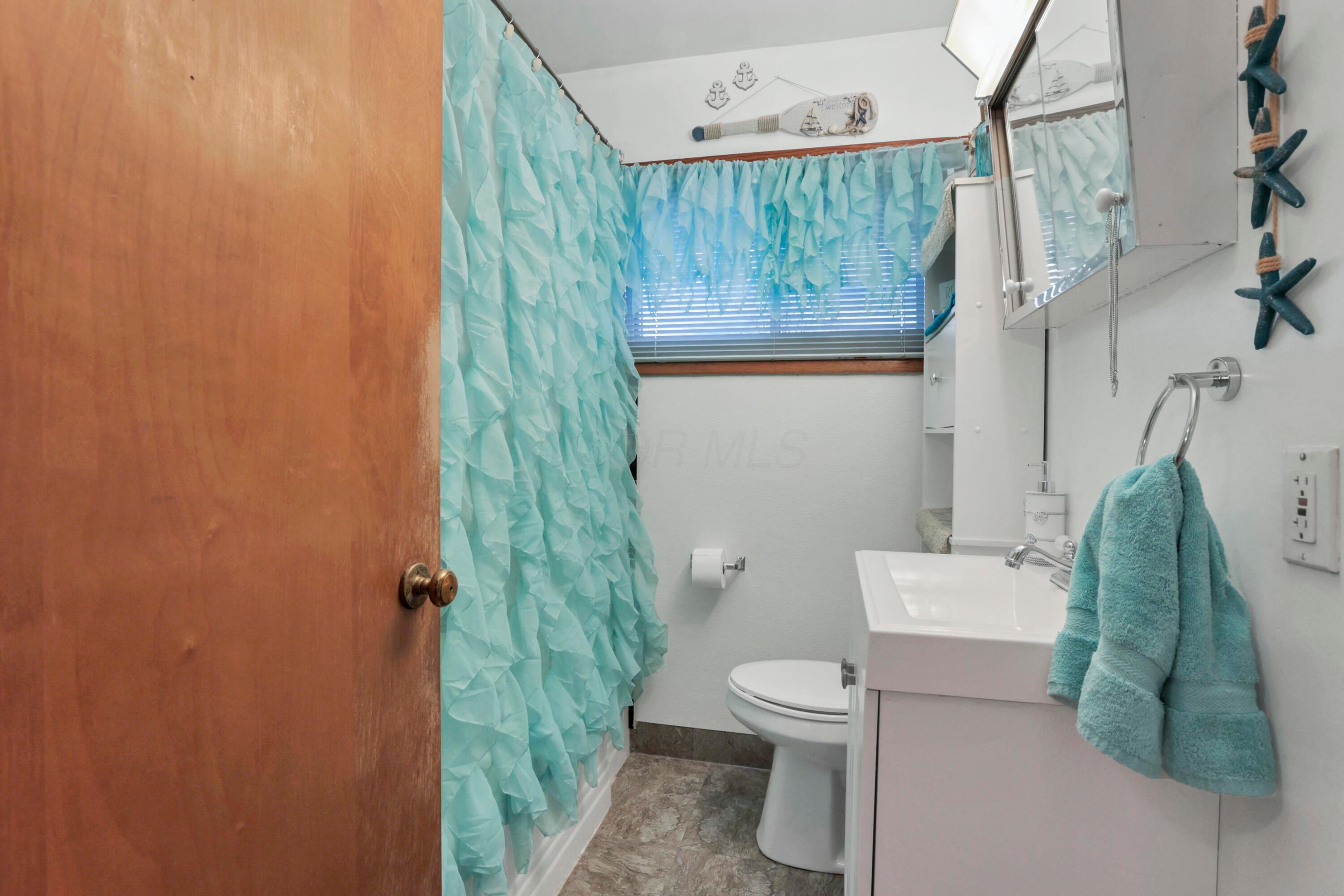 3578 Maize Road Columbus, OH 43224 - Photo 29 of 76 Bathroom