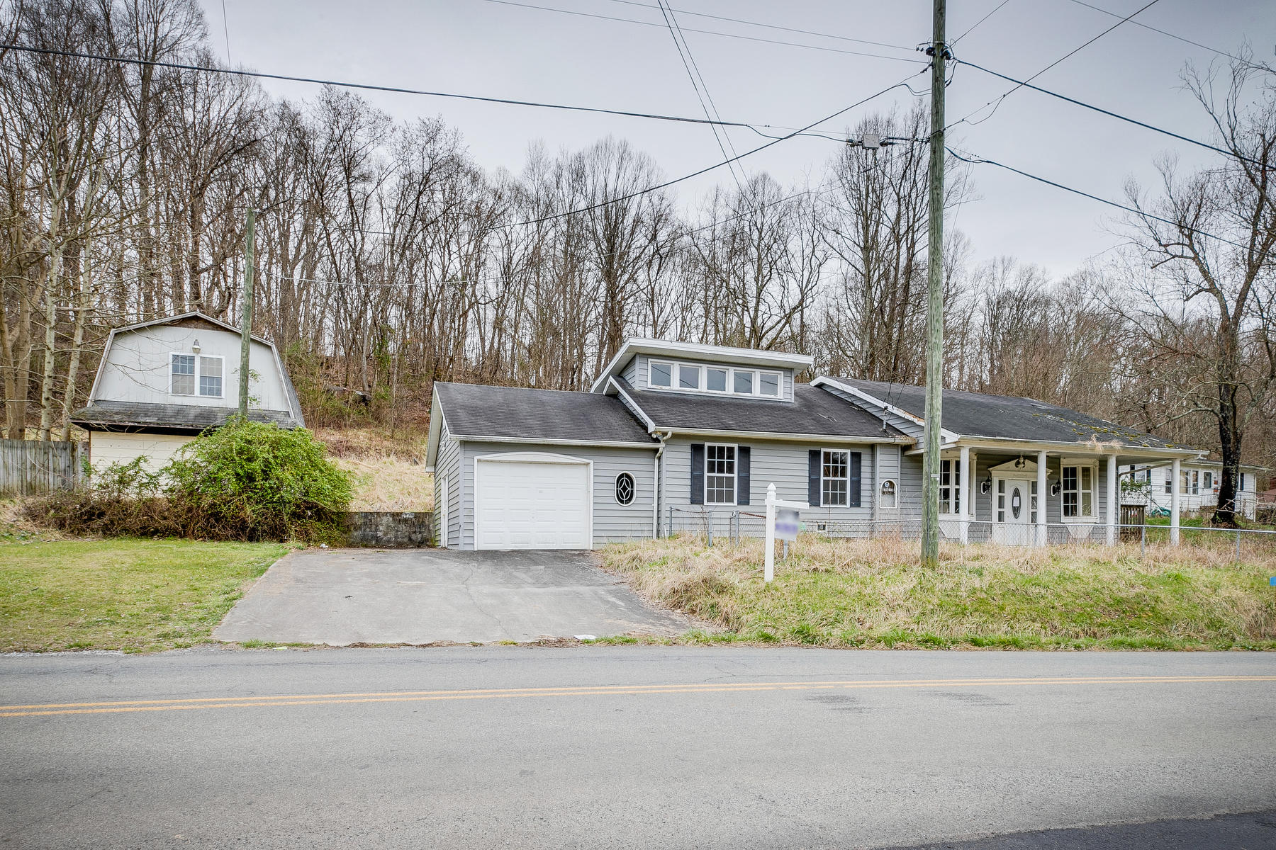 904 Chadwell Road Kingsport, TN 37660 - Photo 2 of 19 002