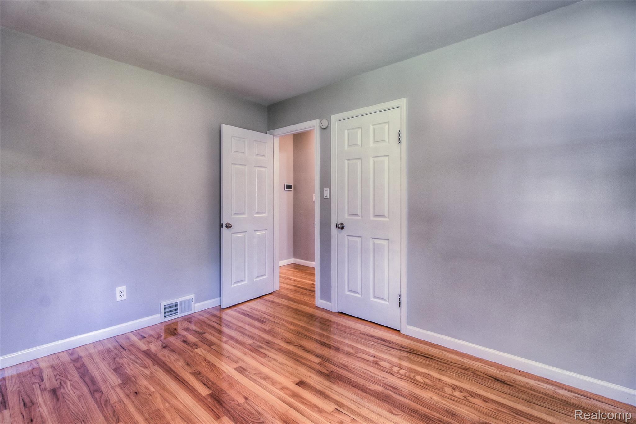 511 Woodside Road Royal Oak, MI 48073 - Photo 16 of 39 -33.jpg