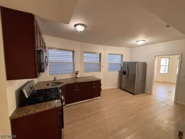 $2,100 | 60 South 12th Street, Unit 3, Newark, NJ 07107