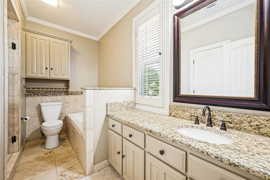 9 Country Ridge Road Melissa, TX 75454 - Photo 25 of 37 The bath connected to the third bath! Large shower and tub in this one.