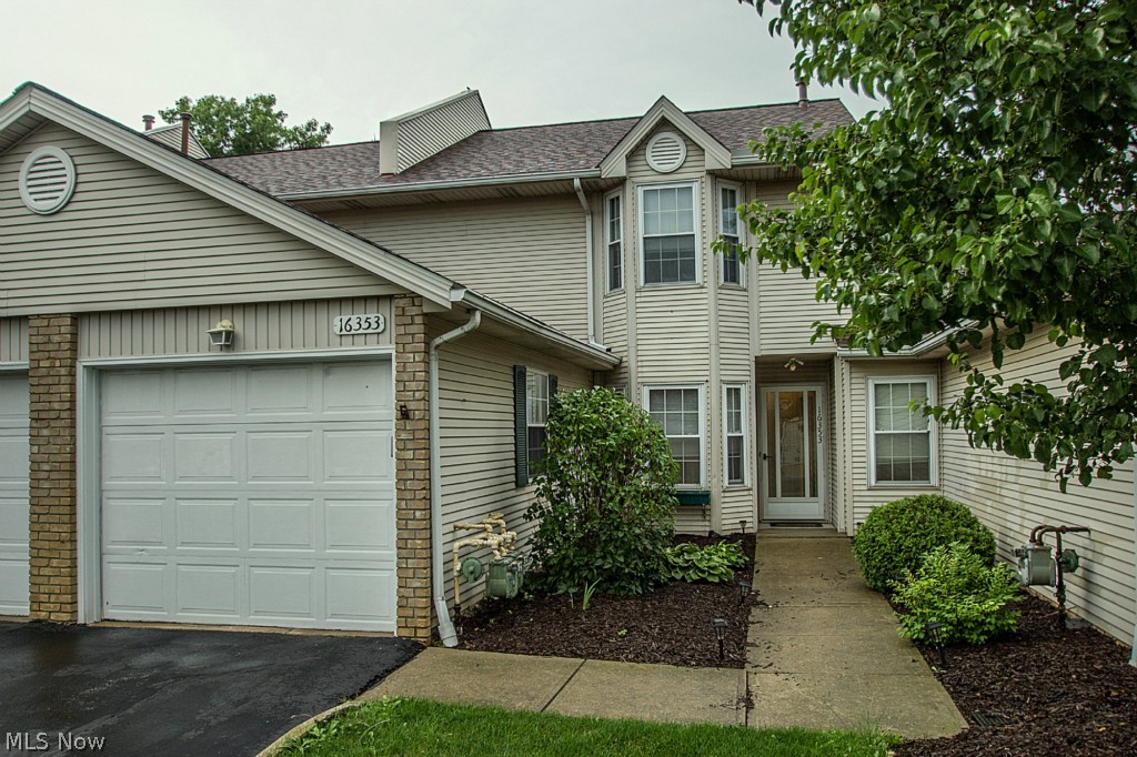 16353 Emerald Point Road Middleburg Heights, OH 44130 - Photo 2 of 25