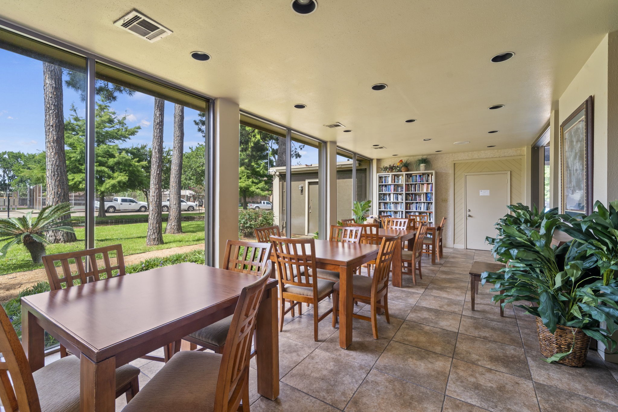 5801 Lumberdale Road, Unit 132 Houston, TX 77092 - Photo 29 of 33 Additional clubhouse seating