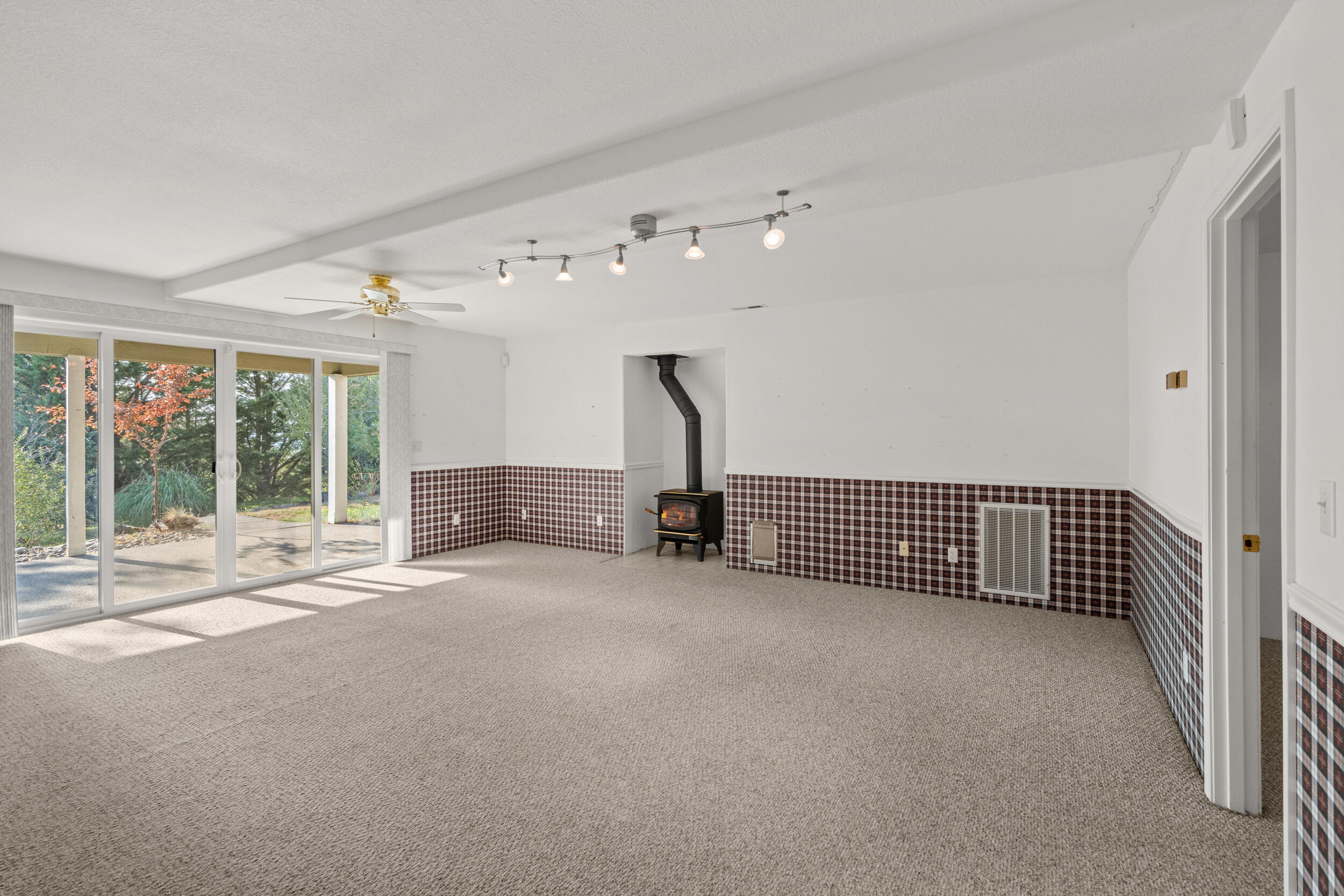 4047 North Roxy Drive Medford, OR 97504 - Photo 55 of 61 4047-n-roxy-dr (paty-and-bryan emrick-sc
