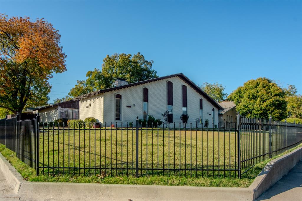 13351 Kit Lane Dallas, TX 75240 - Photo 2 of 29