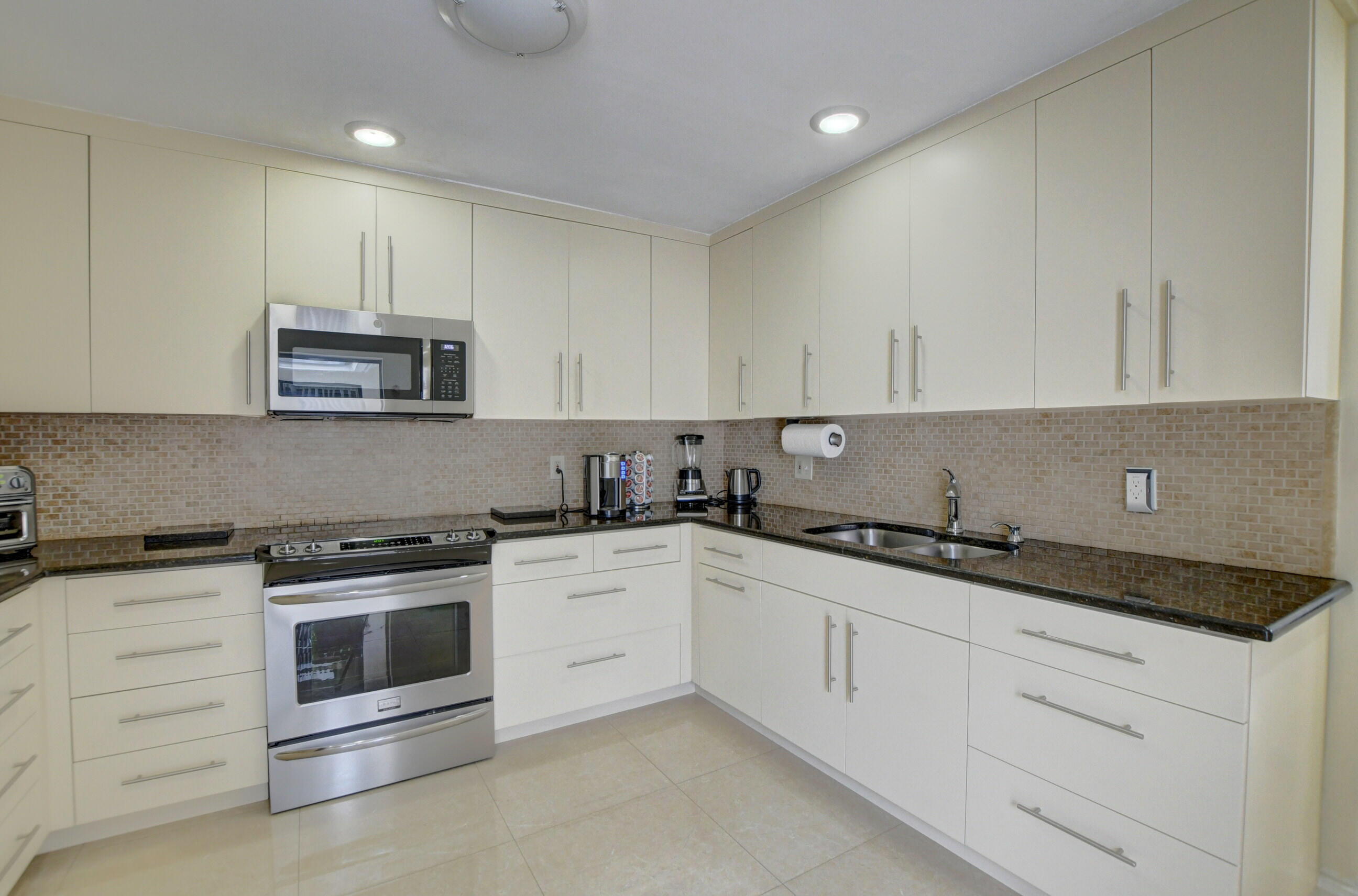 9103 Southwest 20th Street, Unit D Boca Raton, FL 33428 - Photo 15 of 53 30_ebf_2116_17_18_19_20