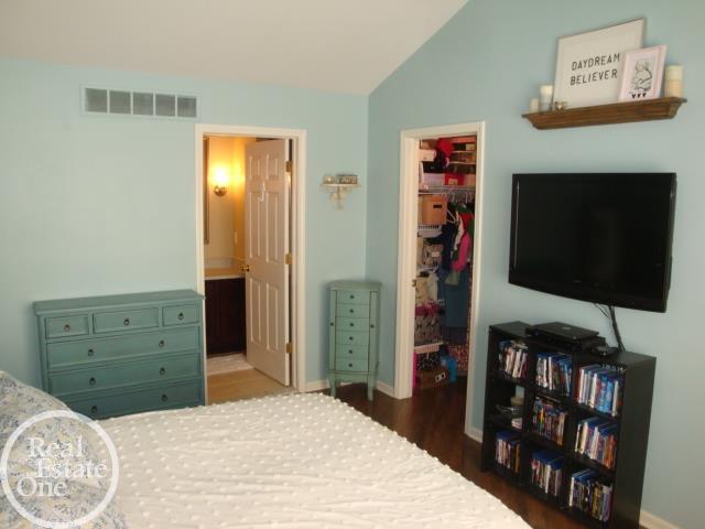 45640 Rathmore Drive Macomb, MI 48044 - Photo 17 of 27 50110269-16.JPG