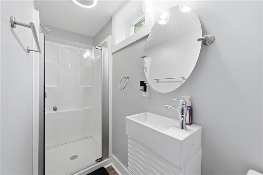 208 Parkedge Road Pittsburgh, PA 15220 - Photo 23 of 30 Gallery Image 23