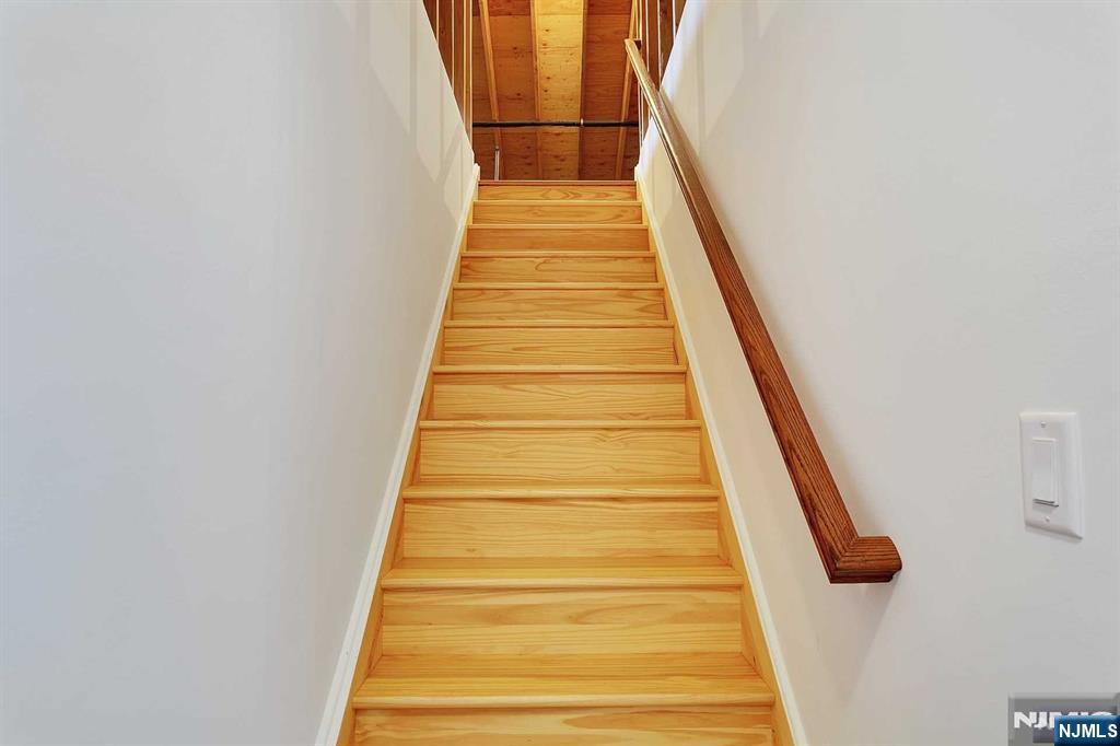 582 Green Valley Road Paramus, NJ 07652 - Photo 23 of 25 a view of entryway