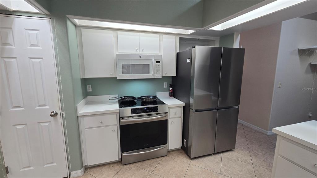 6501 Borg Street Leesburg, FL 34748 - Photo 11 of 59 a kitchen with a refrigerator stove and microwave