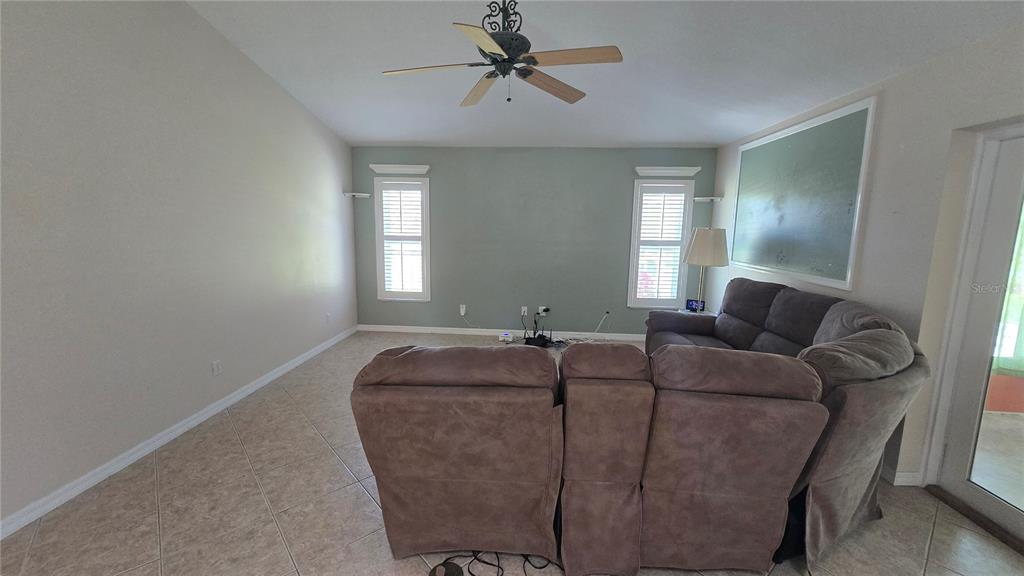 6501 Borg Street Leesburg, FL 34748 - Photo 19 of 59 a living room with furniture and a window