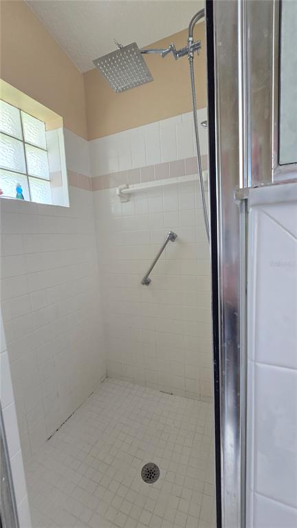 6501 Borg Street Leesburg, FL 34748 - Photo 27 of 59 a bathroom with a shower
