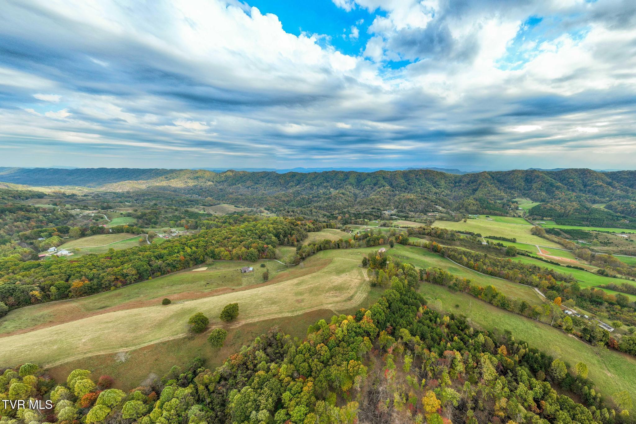 348 Clinch Valley Road Eidson, TN 37731 - Photo 13 of 120 348 Clinch Valley Rd (11 of 116)
