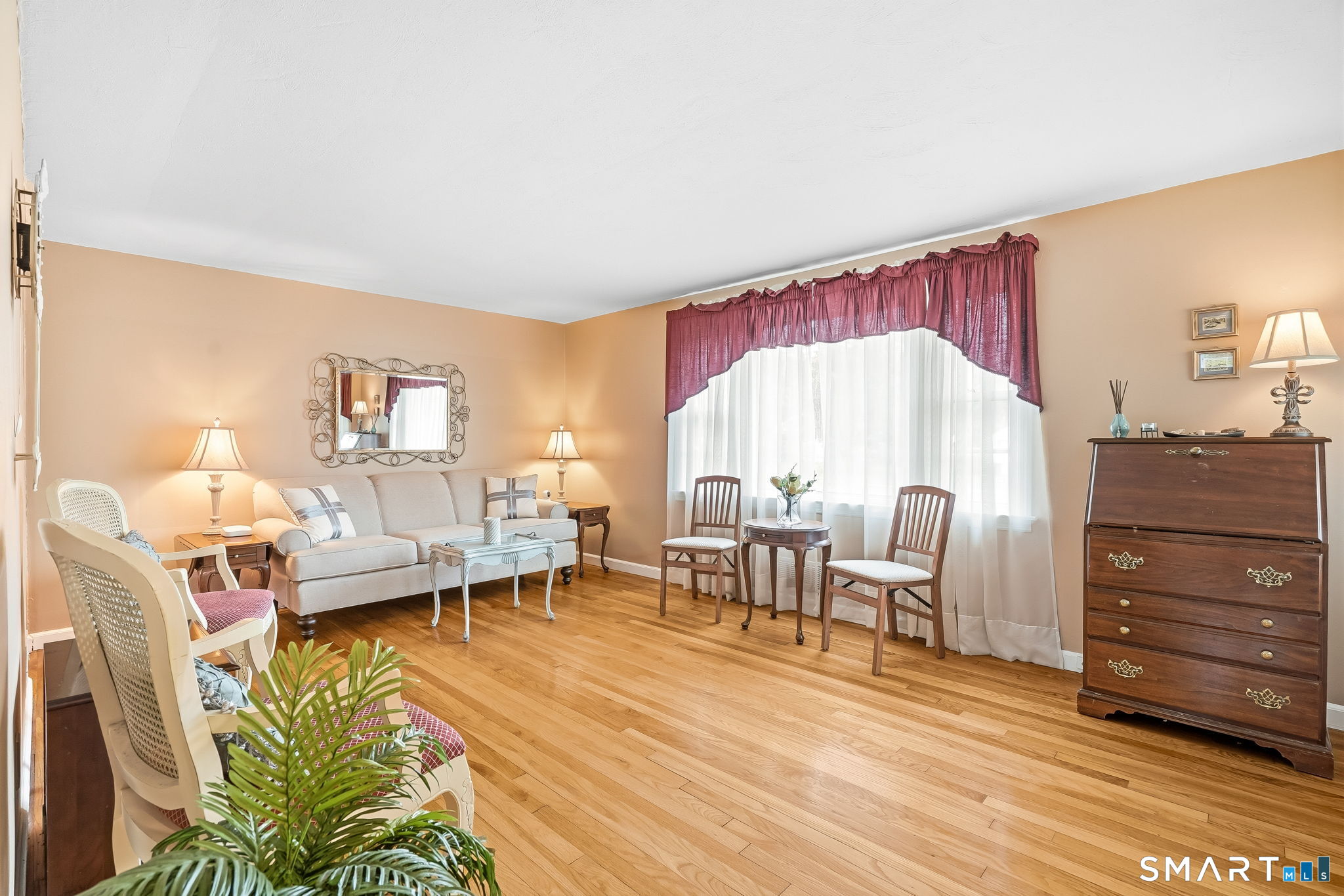 172 Pool Road North Haven, CT 06473 - Photo 3 of 36