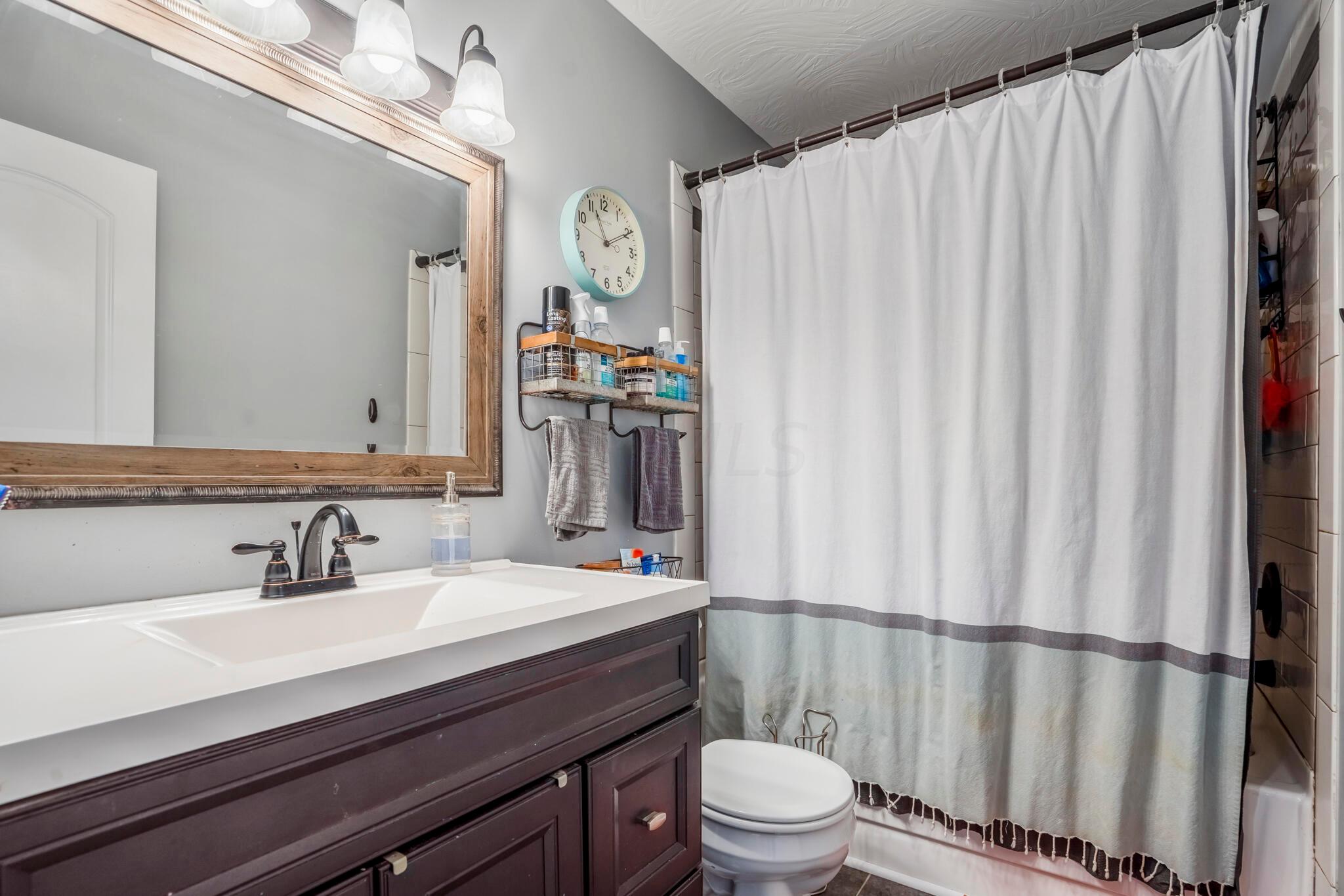 499 Carroll Eastern Road Northeast Lancaster, OH 43130 - Photo 21 of 37 Hall Bath