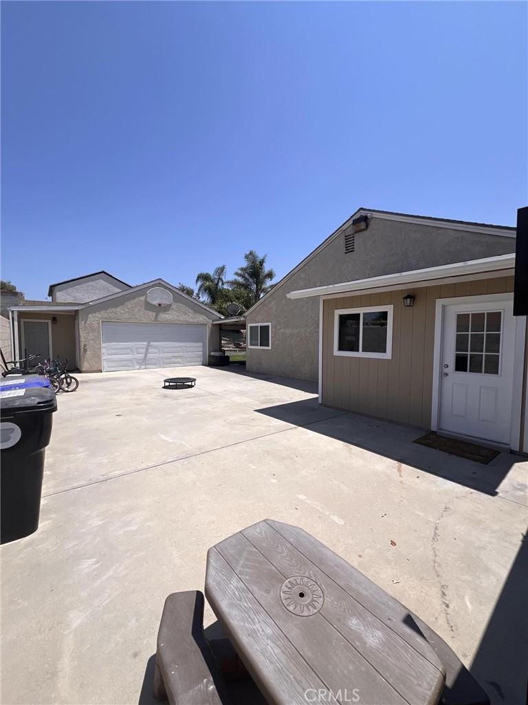 591 North Smoke Tree Avenue Rialto, CA 92376 - Photo 47 of 48 a front view of a house with a yard