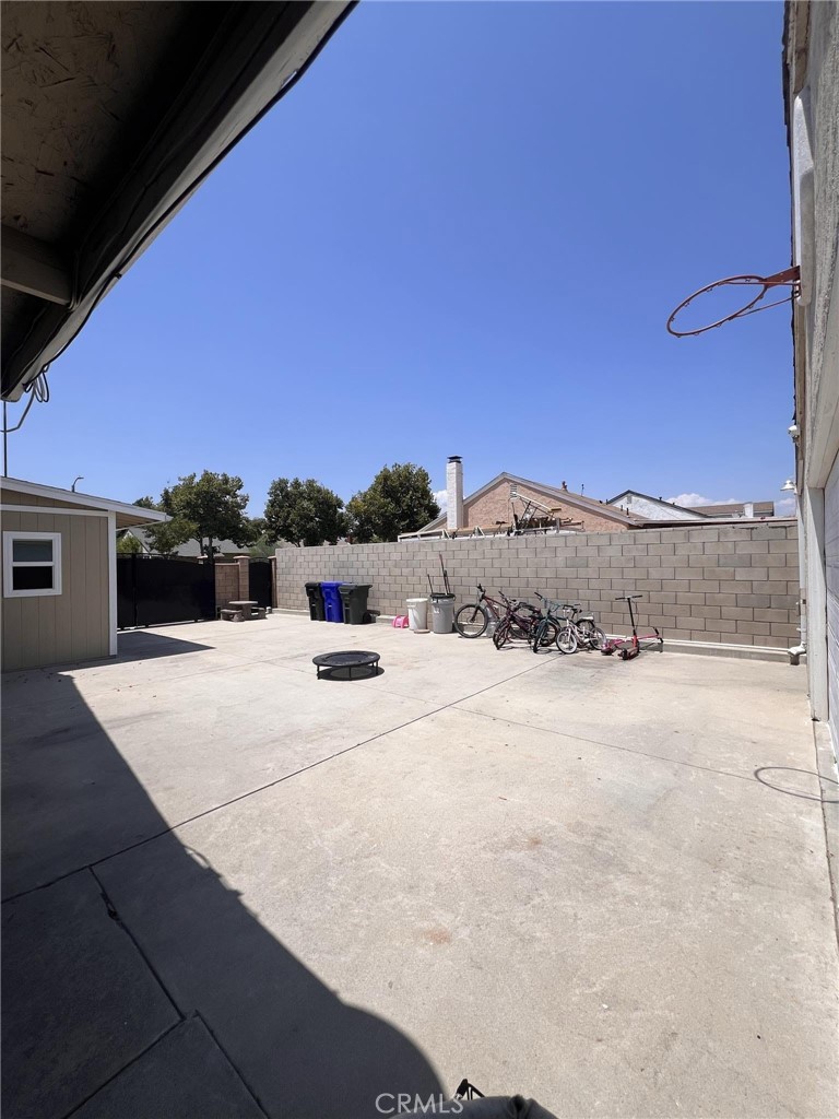 591 North Smoke Tree Avenue Rialto, CA 92376 - Photo 48 of 48 a view of outdoor space and yard