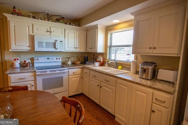 $325,000 | 171 Cherrywood Drive, Nicholls, GA 31554