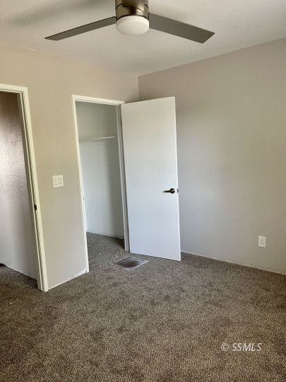 104 South Lilac Street Ridgecrest, CA 93555 - Photo 6 of 7 an empty room with a mirror
